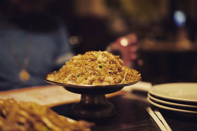Ilustrasi 1 porsi nasi goreng berapa kalori. Sumber: pexels.com