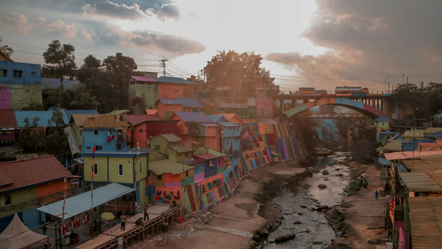 Kampung Pelangi 200, foto hanya ilustrasi, bukan tempat sebenarnya: Unsplash/Rahadiansyah
