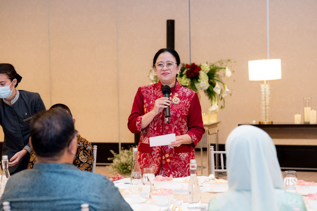 Ketua DPR RI Puan Maharani mengadakan pertemuan bilateral dengan Ketua Dewan Rakyat Parlemen Malaysia, Tan Sri Dato' Johari bin Abdul, Selasa (13/5). Foto: Dok. DPR RI