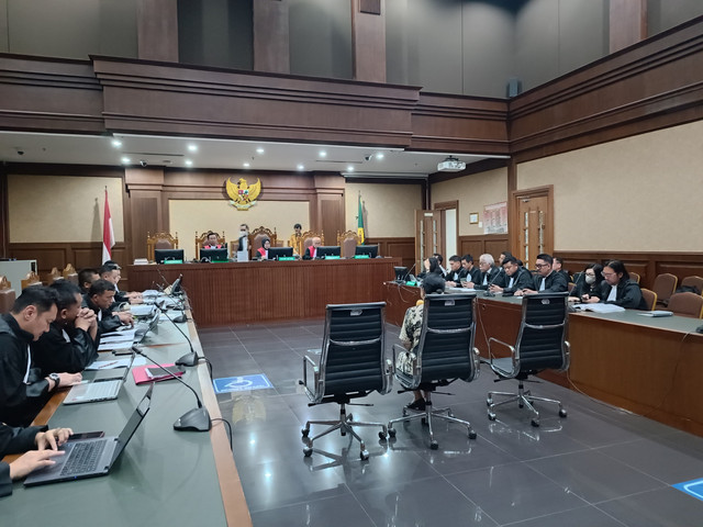 Pengacara Ronald Tannur, Lisa Rachmat, dalam sidang pemeriksaan saksi mahkota terkait kasus dugaan pemufakatan jahat suap kasasi Ronald Tannur, di Pengadilan Tipikor Jakarta, Rabu (14/5/2025). Foto: Fadhil Pramudya/kumparan