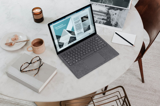 Ilustrasi laptop lemot setelah update. Foto: Unsplash.com