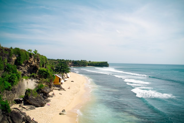 Natural Infinity Pool Bali. Foto Pantai Balangan. Sumber: Unsplash/Jose Casal