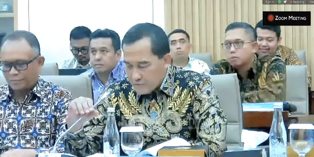 Direktur Utama PT Timah Tbk (TINS) Restu Widiyantoro dalam Rapat Dengan Pendapat (RDP) dengan Komisi VI DPR RI, Jakarta, Rabu (14/5/2025). Foto: YouTube DPR RI 