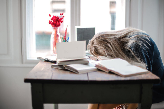 Kondisi mahasiswa yang mudah bosan ketika belajar | Pexels.com