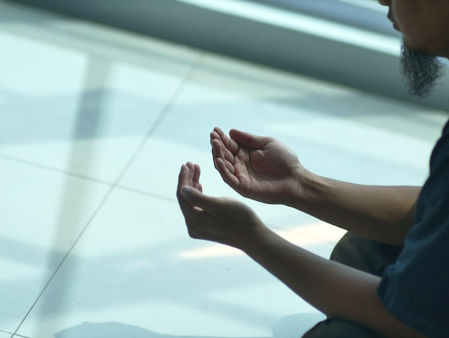 Bacaan Doa Diberikan Kemudahan. Foto Hanya Ilustrasi. Sumber Foto: Unsplash.com/Masjid MABA