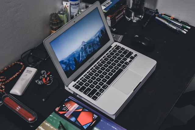 Ilustrasi Cara Streaming TikTok di PC. Foto: dok. Unsplash/Nafis Al Sadnan