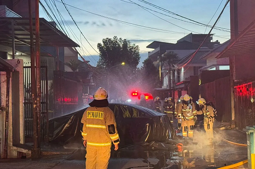 Mobil listrik BYD Seal milik konsumen yang disebut terbakar saat terpakir di garasi di Jakarta. Foto: ANTARA FOTO/Ho-Gulkarmat