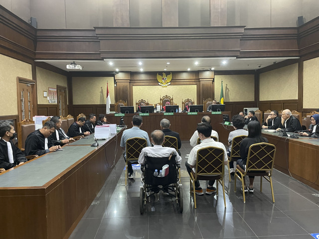 Sidang tuntutan tujuh orang terdakwa dari pihak swasta pelanggan jasa pemurnian dan jasa peleburan emas terkait kasus dugaan korupsi tata kelola komoditas emas Antam seberat 109 ton periode 2010-2022 di Pengadilan Tipikor Jakarta, Rabu (14/5/2025). Foto: Fadhil Pramudya/kumparan