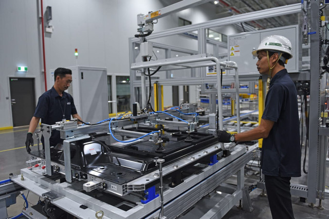 P roses perakitan baterai mobil listrik Hyundai. Foto: Hyundai