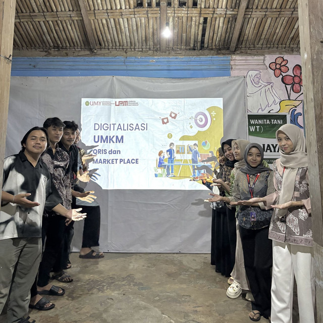 Sosialisasi Transformasi Digitalisasi UMKM pada Desa Sejati Dukuh, Moyudan, Sleman. Foto : Fadila Nur Aziza