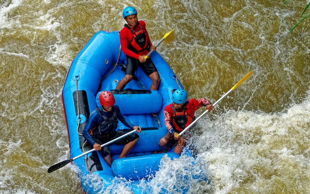 Pekalen Rafting. Foto hanya ilustrasi, bukan sebenarnya. Sumber: pexels.com/Tom Fisk