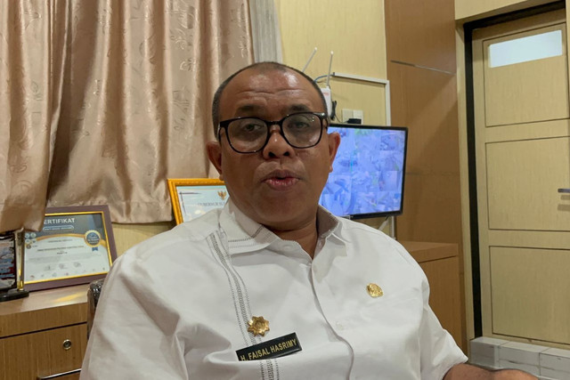 Kadinkes Sumut Faisal Hasrimy di Dinas Kesehatan Sumut. Foto: Tri Vosa/kumparan