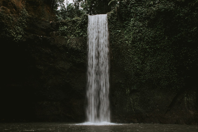 Curug Pangrango. Foto hanya sebagai ilustrasi saja, bukan tempat sebenarnya. Sumber: Unsplash/Florian GIORGIO.