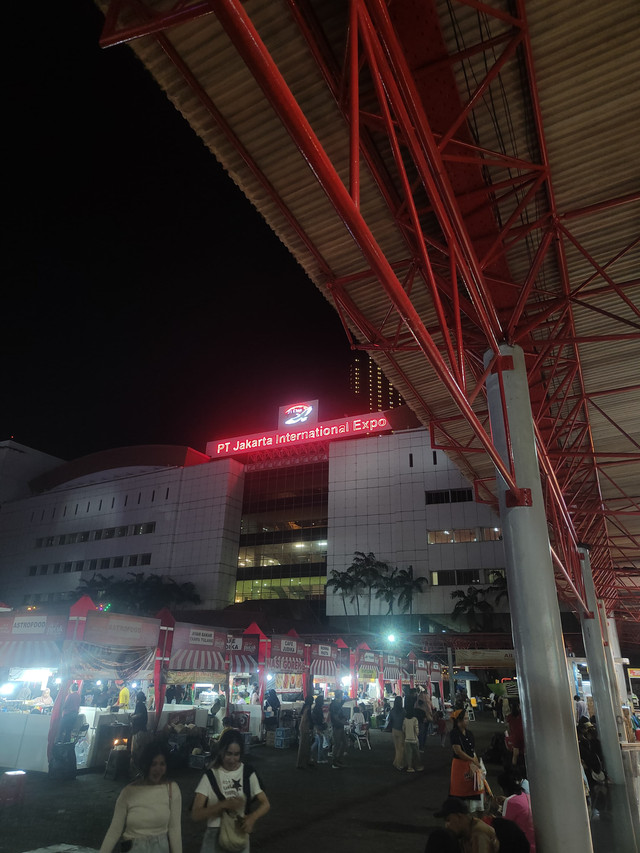 Sumber:penulis (Suasana malam hari di Jiexpo kemayoran)