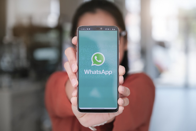 Ilustrasi WhatsApp. Foto: Jirapong Manustrong/Shutterstock