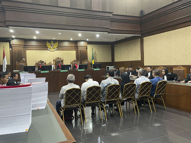 Sidang tuntutan terhadap enam orang terdakwa dari pihak PT Antam Tbk terkait kasus dugaan korupsi tata kelola komoditas emas Antam, di Pengadilan Tipikor Jakarta, Kamis (15/5/2025). Foto: Fadhil Pramudya/kumparan