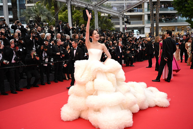 Festival Film Cannes Larang Busana Berunsur Telanjang dan Bervolume Besar (1)