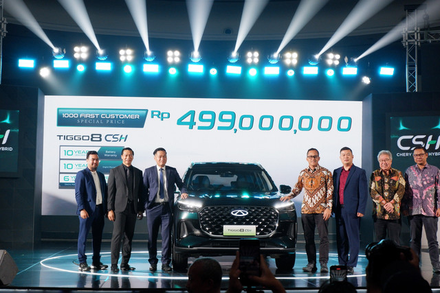 PT Chery Sales Indonesia (CSI) resmi mengumumkan harga Chery Tiggo 8 CSH di Jakarta, Kamis (15/5/2025). Foto: Sena Pratama/kumparan