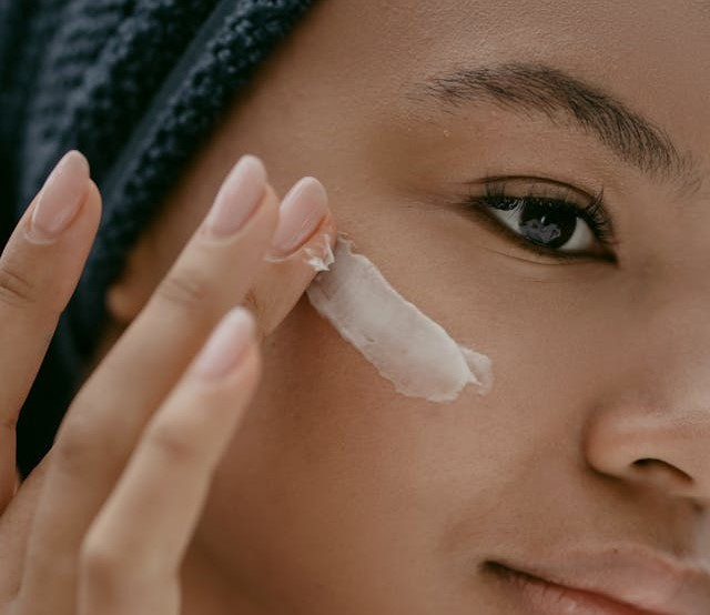 Ilustrasi moisturizer untuk flek hitam. Sumber: www.pexels.com