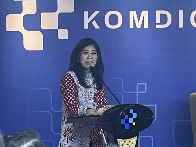 Menkomdigi Meutya Hafid memberikan sambutan dalam peluncuran Peraturan Menkomdigi No 8 Tahun 2025 tentang layanan pos komersial, di Kantor Kemkomdigi, Jakarta Pusat, Jumat (16/5/2025). Foto: Alya Zahra/kumparan 