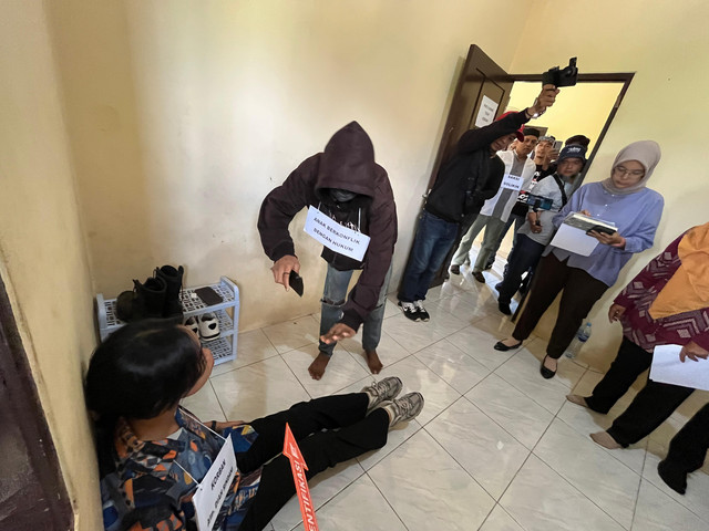 Rekonstruksi di Polres Kubu Raya pelaku pembunuhan di Kubu Raya. Foto: Rabiansyah/Hi!Pontianak.