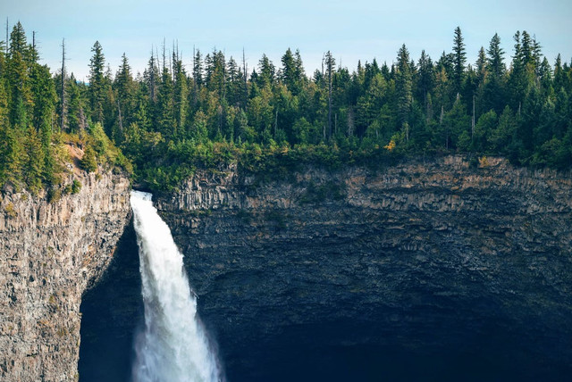 Air Terjun Girimanik. Foto hanya ilustrasi bukan tempat sebenarnya. Sumber: Pexels/Tim Gouw.