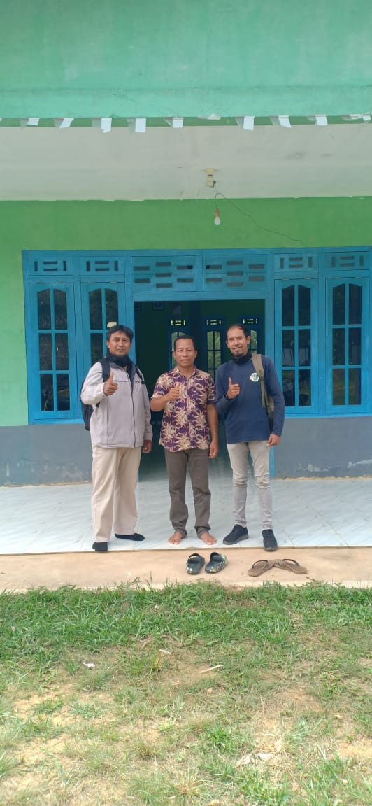Kantah Sekadau melakukan pemeriksaan lapangan di Desa Semadu. Foto: Dok. Kantah Sekadau