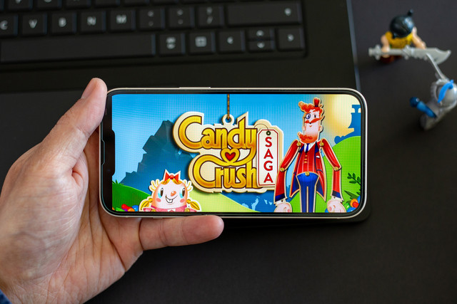Ilustrasi game Candy Crush. Foto: olivia_Brown/Shutterstock