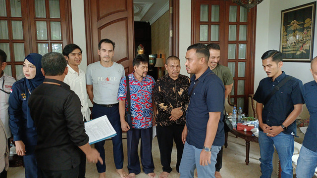 Atalarik Syach sepakat bayar uang sengketa lahan di kediamannya di Cibinong. Foto: Aprilandika Pratama/kumparan