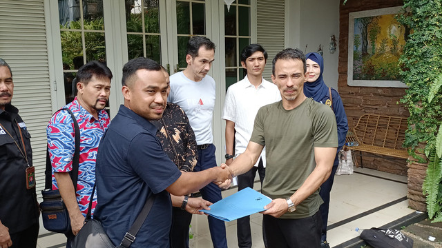 Atalarik Syach sepakat bayar uang sengketa lahan di kediamannya di Cibinong. Foto: Aprilandika Pratama/kumparan