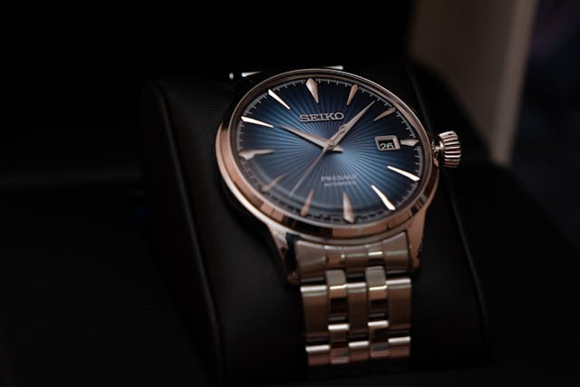 Ilustrasi Jam Tangan Seiko Pria Terbaik. Sumber: Pexels/Shovan Datta