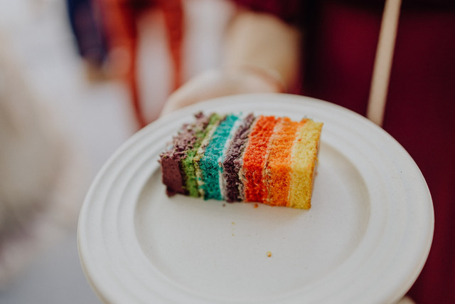 lustrasi penyebab adonan lapis legit pecah. Foto: Unsplash/ Céline Druguet