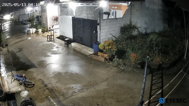 Warga Kabupaten Karawang, Jawa Barat dibuat resah dengan munculnya isu teror ketuk pintu misterius saat dini hari. Foto: Dok. Istimewa