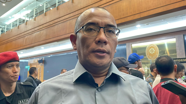 Eks Ketua KPU RI Hasyim Asy'ari, menanggapi terkait anggaran pengadaan private jet KPU RI, saat ditemui di Pengadilan Tipikor Jakarta, Jumat (16/5/2025). Foto: Fadhil Pramudya/kumparan