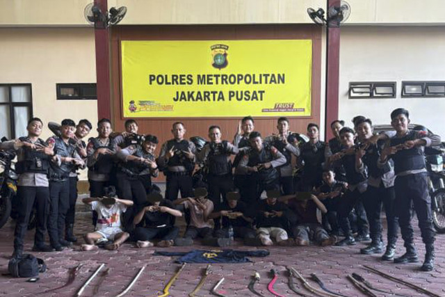 Polres Metro Jakarta Pusat tangkap 6 pemuda yang hendak tawuran di kawasan Senen, Jakpus, Sabtu (17/5/2025). Foto: Dok. Humas Polres Jakarta Pusat