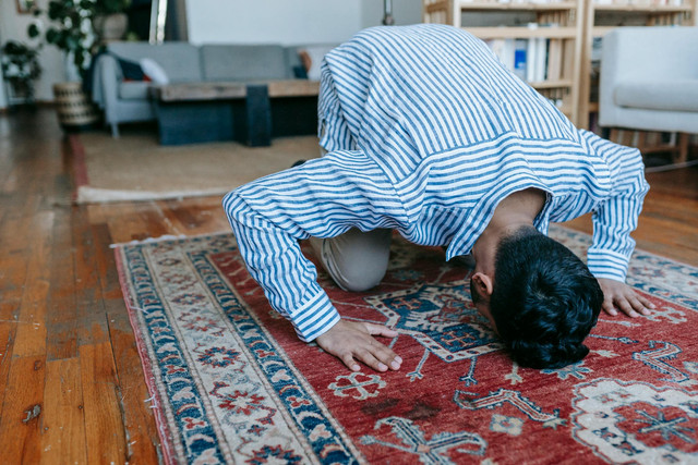 Ilustrasi urutan sholat sunnah malam. Foto: Pexels.com/Michael Burrows