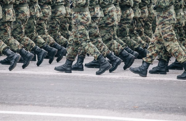 Ilustrasi: Pemimpin sejati menyatukan pasukan dengan teladan (Sumber: Filip Andrejevic. Under the Unsplash License)