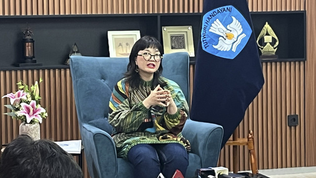 Wakil Menteri Pendidikan Tinggi, Sains, dan Teknologi (Wamendiktisaintek) Stella Christie menjawab pertanyaan wartawan di Kantor Kemendiktisaintek, Jakarta Pusat, Sabtu (17/5/2025).  Foto: Alya Zahra/kumparan 