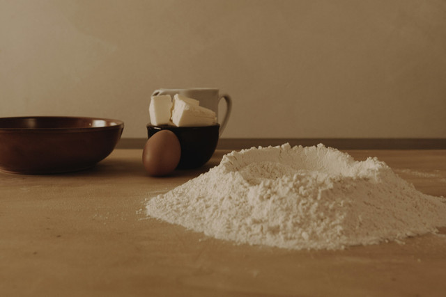 Ilustrasi Kenapa Tepung Bau Apek? Ini Penyebabnya, Unsplash/Simona Sergi