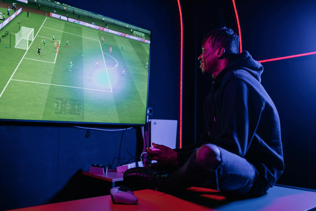 Ilustrasi Arsenal vs Newcastle tayang di TV mana. Sumber: Pexels/Alena Darmel
