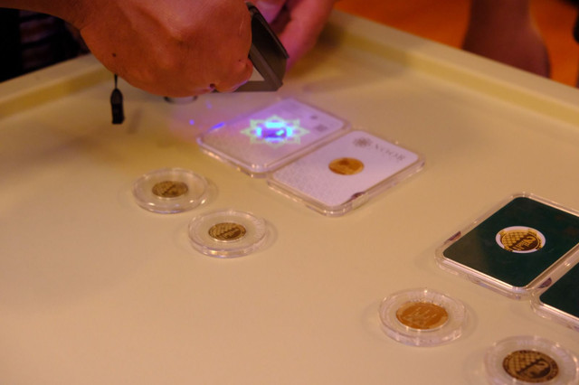 Dinar dan emas untuk investasi yang dicetak Peruri. Foto: Peruri