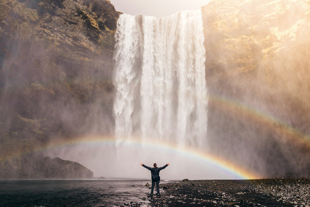 Air Terjun Lembah Pelangi. Foto hanya sebagai ilustrasi, bukan tempat sebenarnya. Sumber foto: Unsplash-Jared Erondu