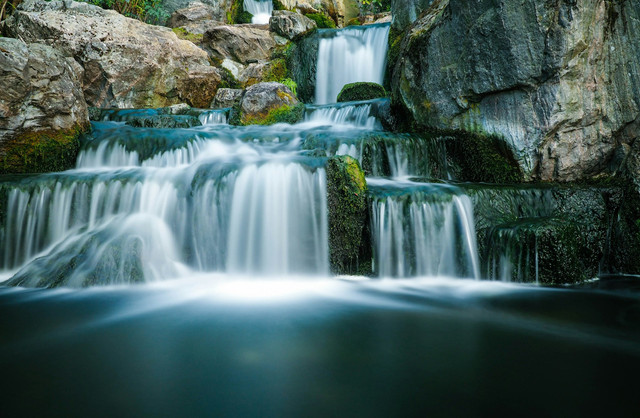 Air Terjun Nyarai. Foto hanya ilustrasi, bukan tempat sebenarnya. Sumber: Unsplash/Mike Lewis HeadSmart Media
