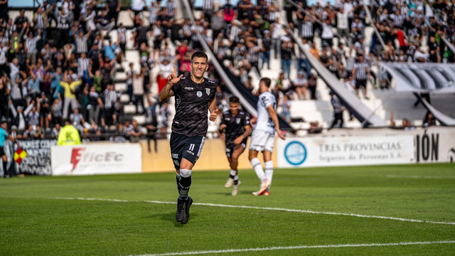 Link dan cara nonton live streaming Cagliari vs Venezia. Foto hanya ilustrasi, bukan yang sebenarnya. Sumber: Pexels/Franco Monsalvo