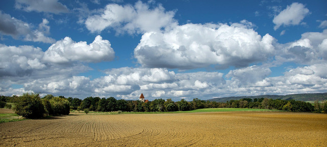 https://pixabay.com/photos/farm-land-clouds-field-farmland-972717/ Visualiasasi
