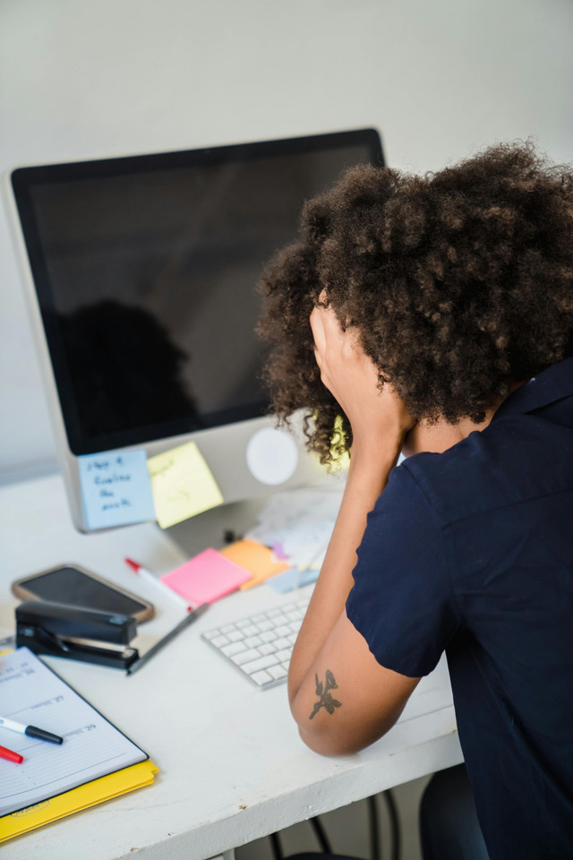 Photo by Mizuno K: https://www.pexels.com/photo/frustrated-businesswoman-sitting-at-an-office-desk-12911178/