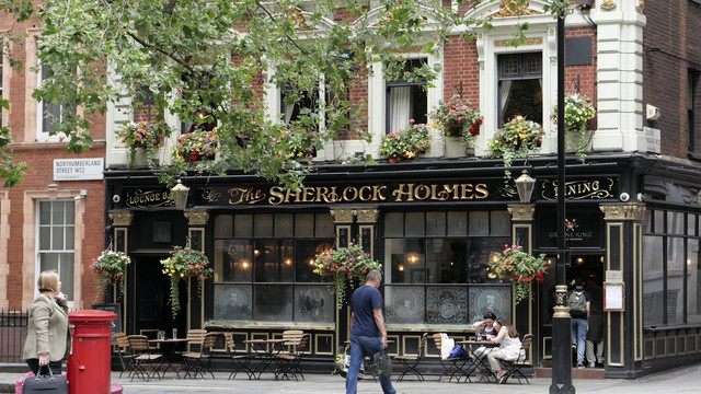 Ilustrasi Film Berisi Karakter Sherlock Holmes. Unsplash.com/JUNHYUNG PARK