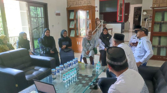 Suasana Halalbihalal dan Monitoring Penerima Program UMKM DT Peduli Sinergi KUA Cugenang Cianjur (Sumber : DT Peduli)