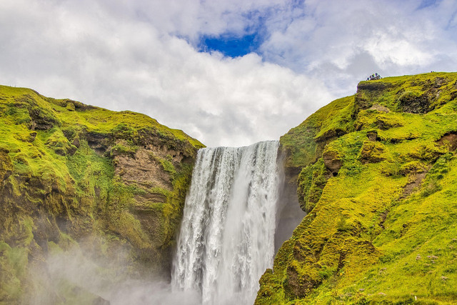 Air Terjun Lider. Foto hanyalah ilustrasi, bukan tempat sebenarnya. Sumber: Pixabay/nextvoyage