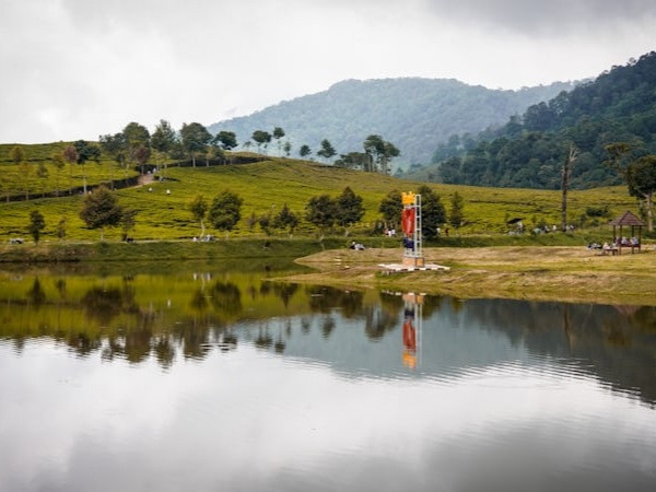 Situ Cibeureum. Foto hanyalah ilustrasi bukan tempat sebenarnya. Sumber: Unsplash/Ishaq Robin